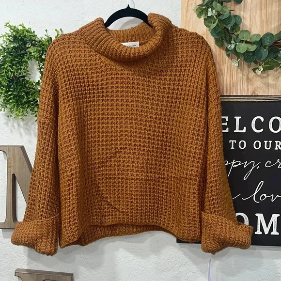 Goodnight macaroon oversized semi crop sweater size large - Picture 3 of 4
